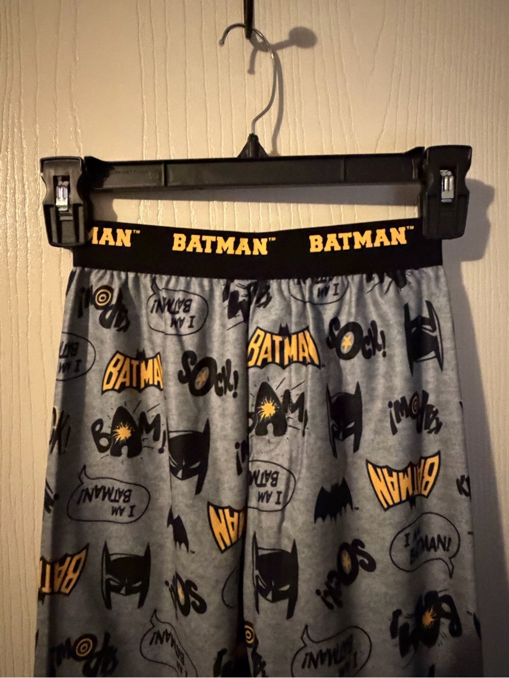 Batman Kids' Gray and Black Pajama Pants with Yellow Accents Size 6 NWT - Picture 3 of 6